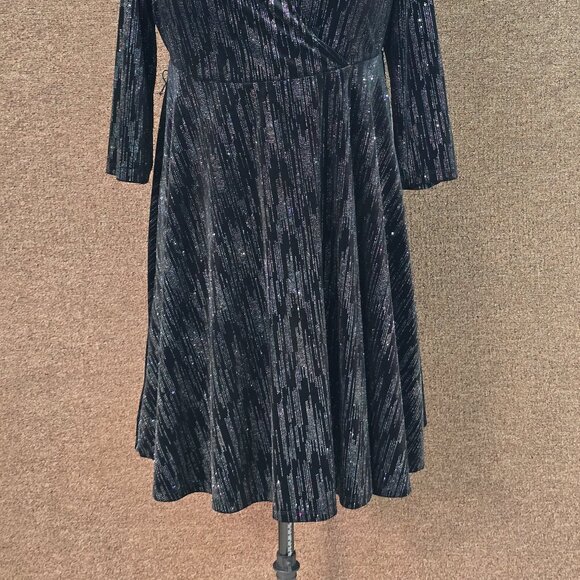 Torrid Black Shine Velvet Wrap Dress Sz 0 PreOwned FLAW - Picture 2 of 7
